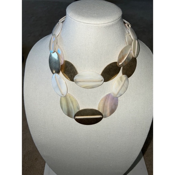 Statement Shell Necklace - Picture 3 of 5
